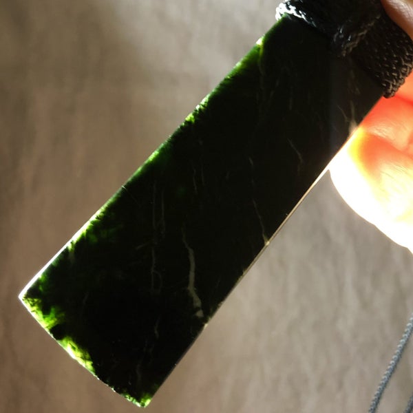 CRAZY 1 DAY AUCTION!! 9.3cm Pounamu Toki Pendant, $1 Reserve Carousel 2