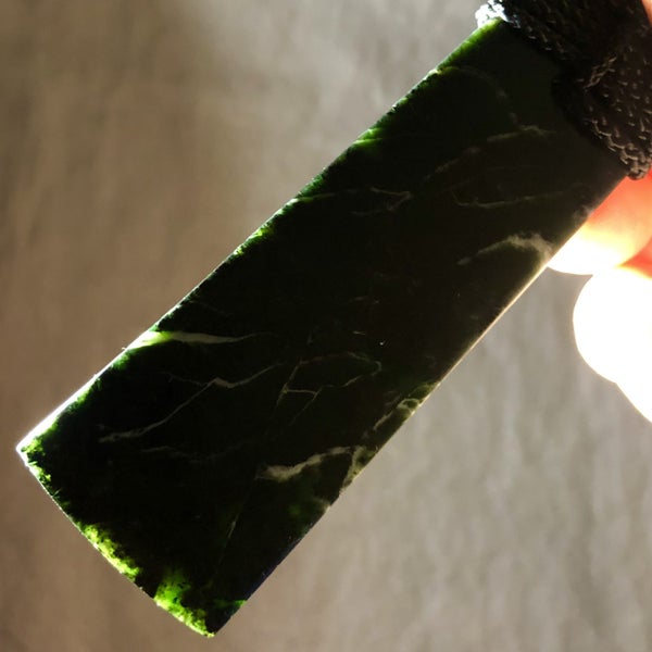 CRAZY 1 DAY AUCTION!! 9.3cm Pounamu Toki Pendant, $1 Reserve Carousel 8