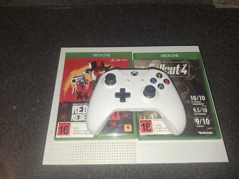 Xbox One S + Controller + 2 games Carousel 1