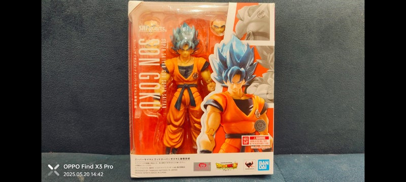 S.H.F SSGSS Goku Carousel 1