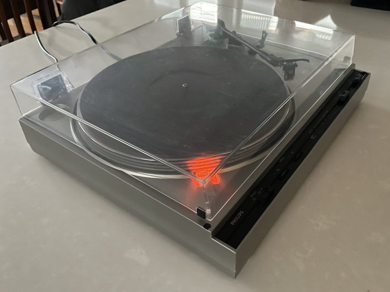 Philips AF-911 Direct Drive Turntable / Audio Technica Cartridge (1980s) Carousel 8