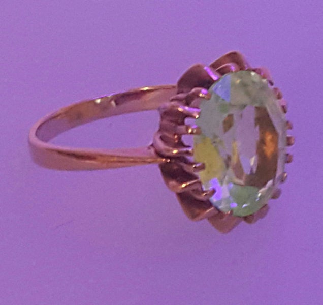 ___ Vintage 9ct Gold Spinel Ring Carousel 2