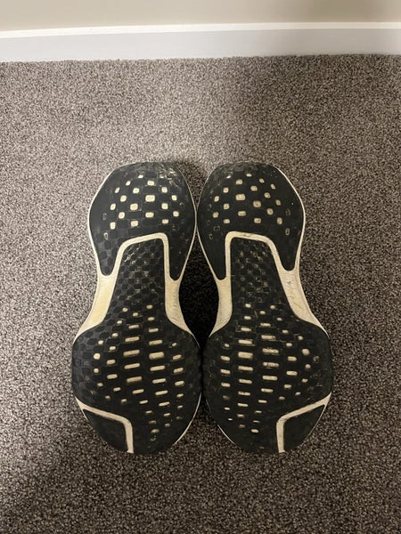 Nike Invincible Run 3 US11 Carousel 3