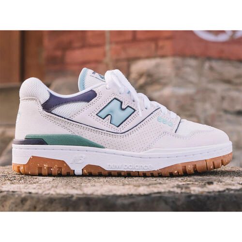 NEW BALANCE WOMENS 550 SEA SALT WINTER FOG VARSITY GOLD TOBACCO B Carousel 2