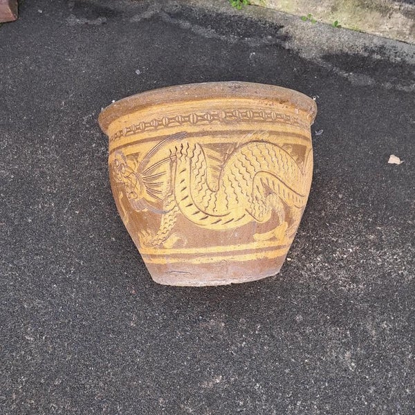 Antique Chinese Pot. Carousel 1