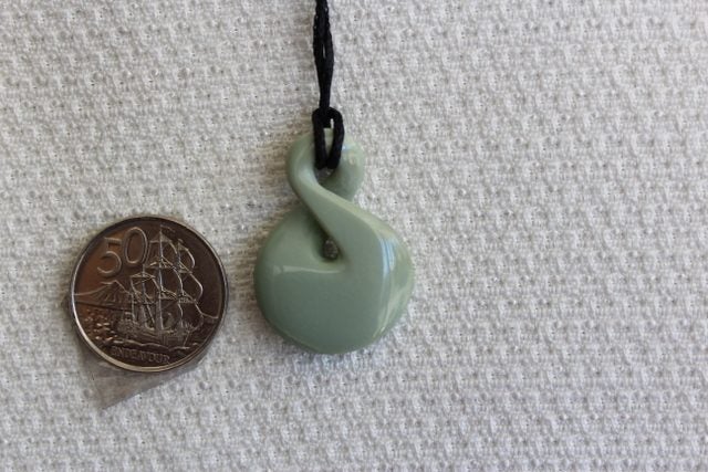 BEAUTIFUL SMALL TWIST INANGA POUNAMU / Jade Twist Small #120 Carousel 3
