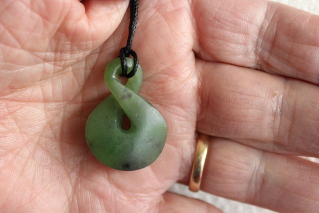 BEAUTIFUL MATTE SMALL TWIST KAWAKAWA POUNAMU / Jade Twist Small #119 Carousel 1