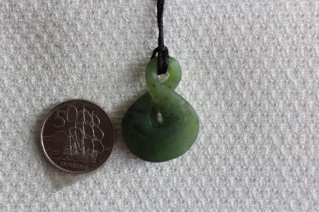 BEAUTIFUL MATTE SMALL TWIST KAWAKAWA POUNAMU / Jade Twist Small #119 Carousel 3