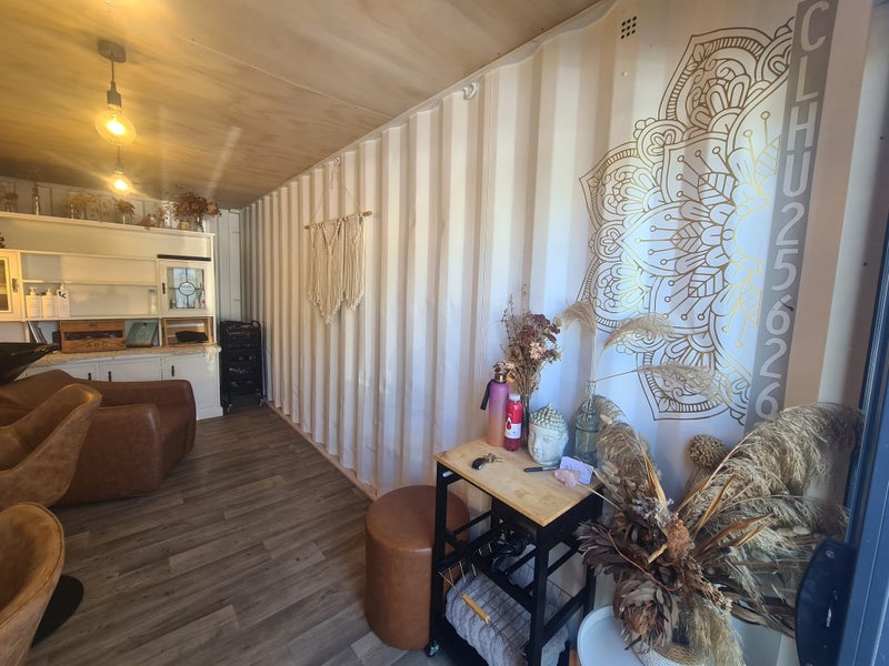 20 FOOT CONTAINER HAIR SALON Carousel 2