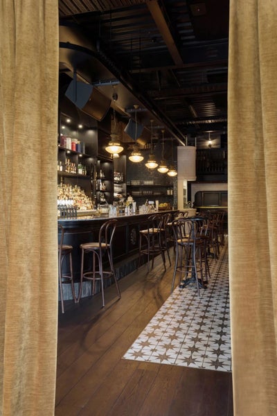 VidaPlank Premium Oak Lacquered Plank Flooring - Obsidian Fresco Carousel 2