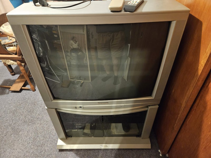 Panasonic CRT TV - Perfect for Retro gaming or watching VHS tapes Carousel 2