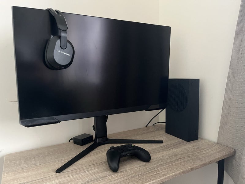 24inch Samsung Monitor & XBOX Series S 1TB & Turtle Beach Stealth 500x Carousel 1