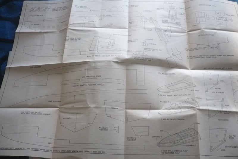 6 X "Model Boats" mags from 1999 c/w 3 sets of plans Carousel 8