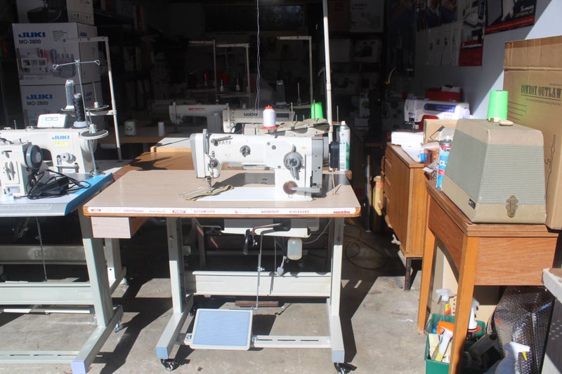 ZIG ZAG INDUSTRIAL SEWING MACHINE Carousel 1