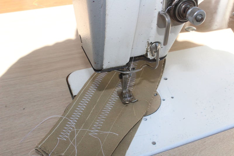 ZIG ZAG INDUSTRIAL SEWING MACHINE Carousel 4
