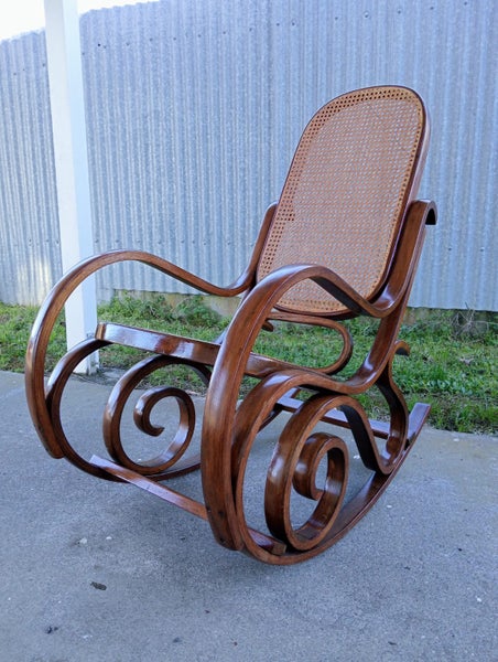 Beautiful Elven rocking chair Carousel 1