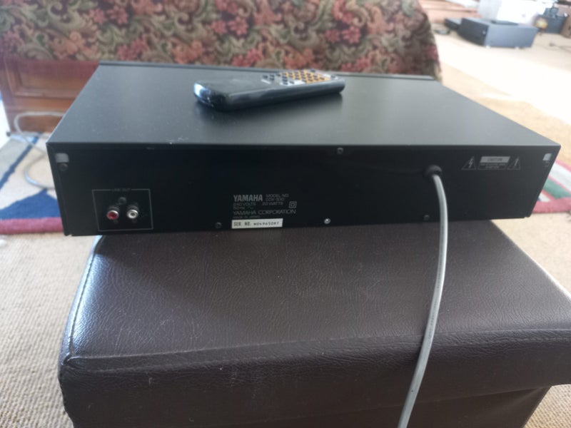 YAMAHA CDX-530 Carousel 2