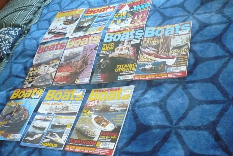 10 X "Model Boats" mags from year 2000 c/w 2 sets of plans Carousel 1