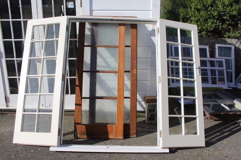 VILLA STYLE NEW FIRE SURROUND IN EXCELLENT CONDITION Carousel 20