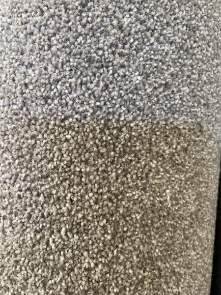 Auction 3 - 2.90 x 3.90 metres,Pure wool, cut pile carpet Carousel 2