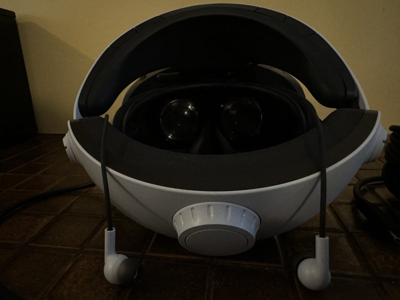 PSVR2 + Controllers - Barely Used Carousel 3