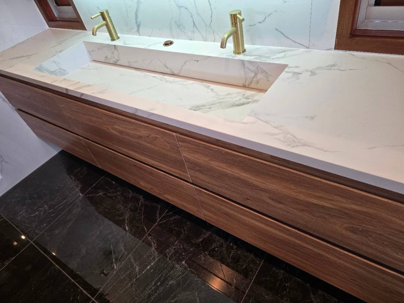 Seamless Elegance Integrated Sink Vanity Top Carousel 1