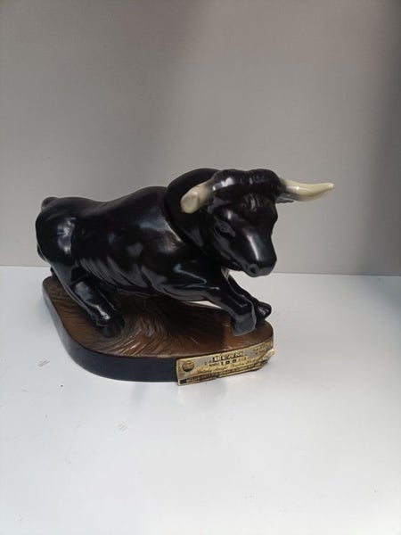 1981 Jim Beam Decanter Bull - Black - Full Carousel 1