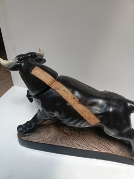 1981 Jim Beam Decanter Bull - Black - Full Carousel 2