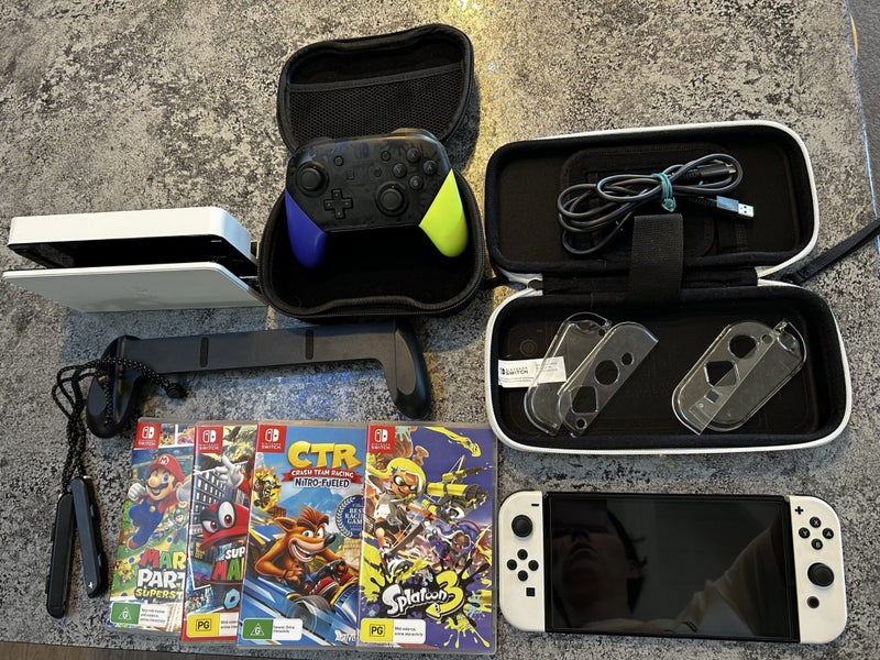 Mint condition Nintendo oled with 4x games and extras Carousel 1