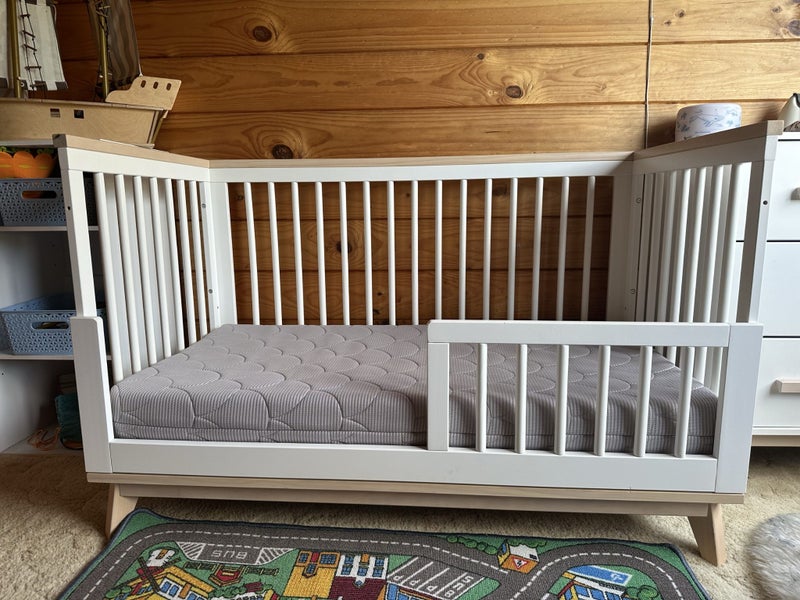 Babyletto Scoot cot & Growbright mattresss Carousel 1