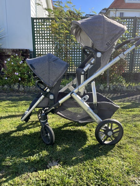 Uppababy Vista Pram with 3 seat options Carousel 1