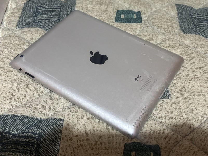 iPad 3 Wifi 16GB ICloud locked Carousel 1