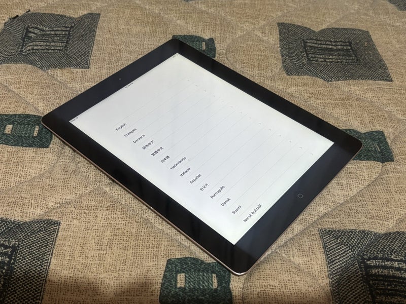iPad 3 Wifi 16GB ICloud locked Carousel 2