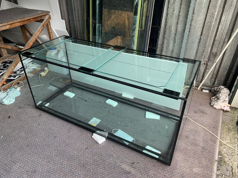 Fish tank 6 foot Carousel 2