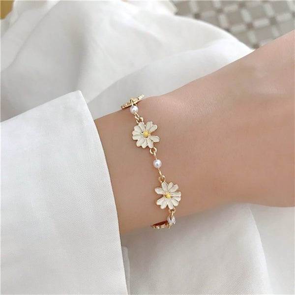 Dainty Daisy Pearl Chain bracelet Carousel 1