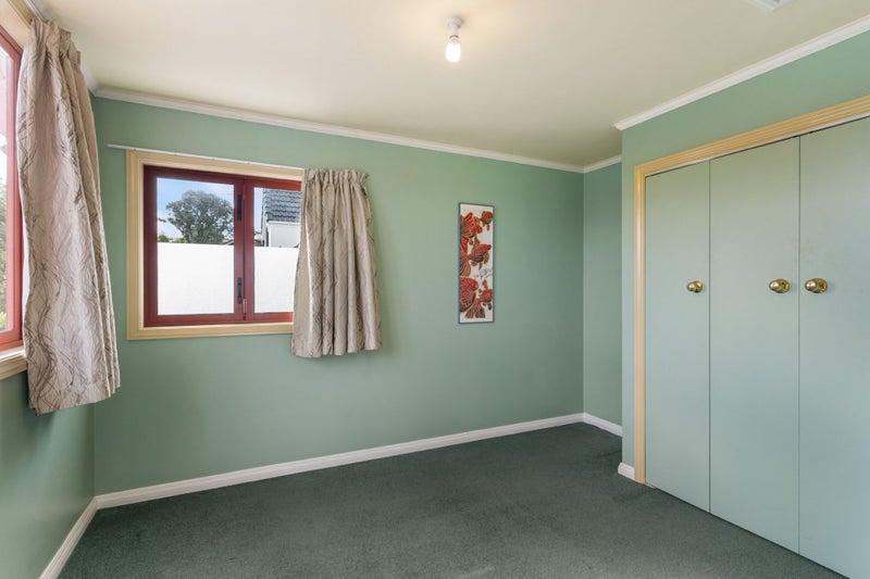 Image 3 of 21