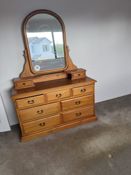 Rumi Dresser with Mirror – Around 20 Years Old Carousel 2