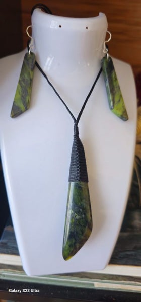 Pounamu /Greenstone Carousel 3