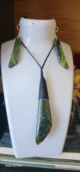 Pounamu /Greenstone Carousel 1