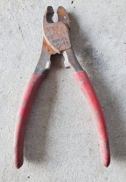 Pliers Carousel 1