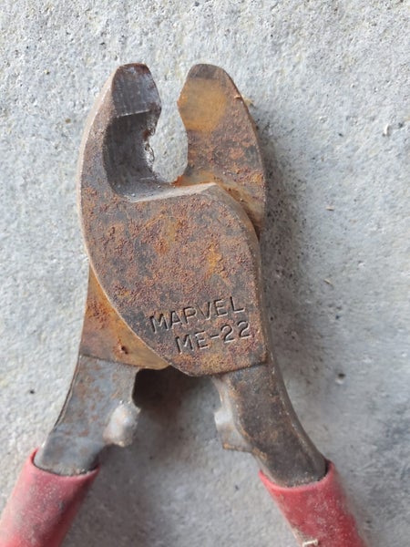 Pliers Carousel 2