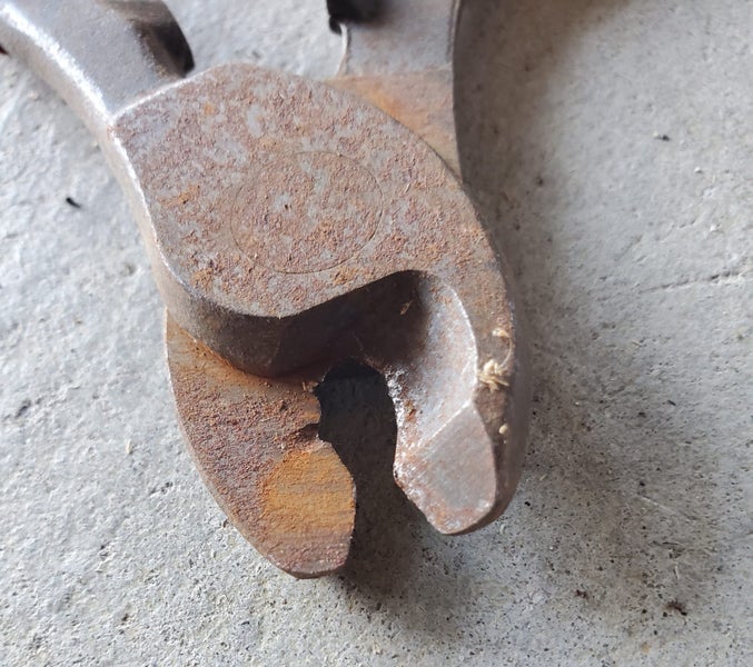 Pliers Carousel 3