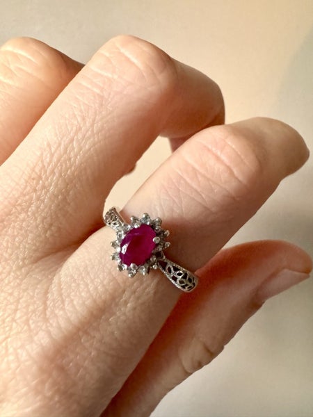Elegant vintage solid 9ct/ 9k white Gold Ruby & Diamond ring Carousel 2