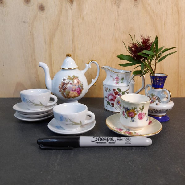Be teddy bear's picnic ready - mini tea set, mixed china Carousel 1