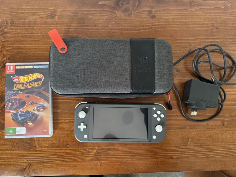Switch Lite + 1 game Carousel 1