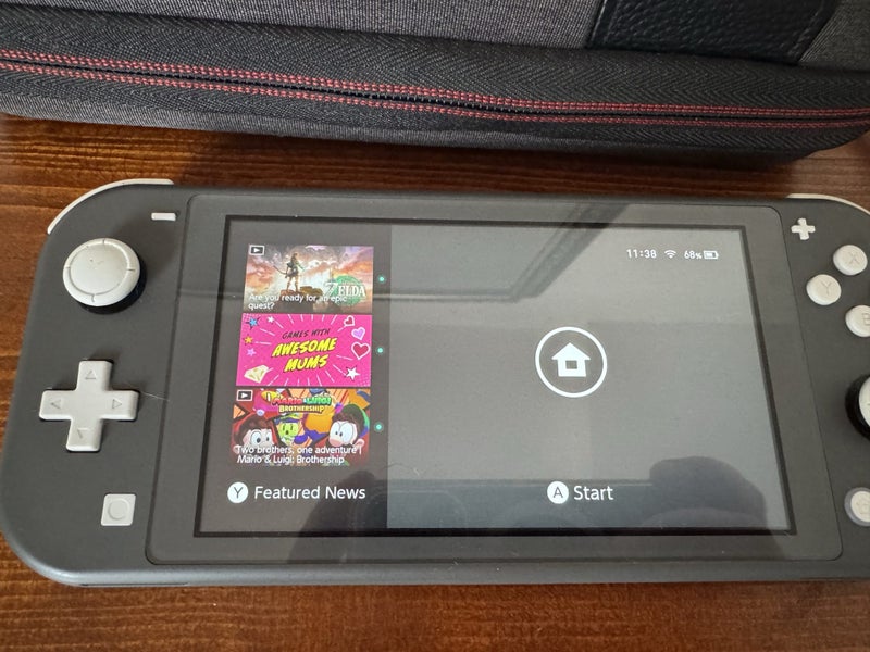 Switch Lite + 1 game Carousel 2