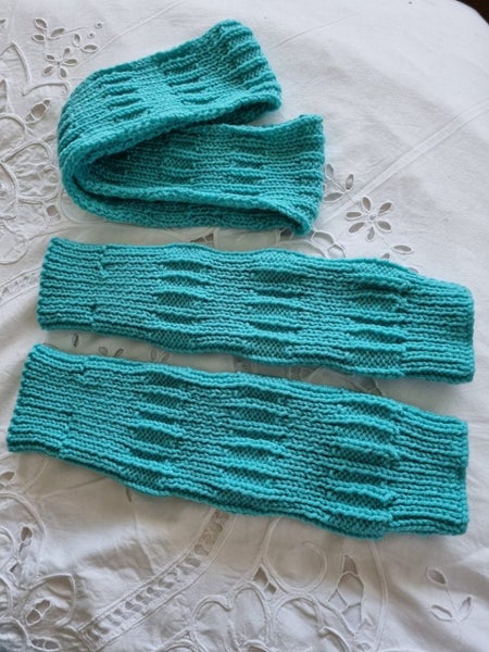 Hand knitted leg warmers and round scarf Carousel 1
