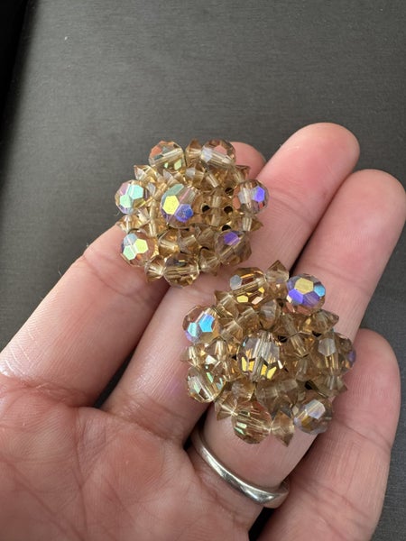 A pair of brooch Carousel 1