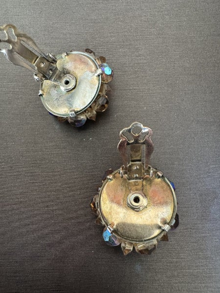 A pair of brooch Carousel 3