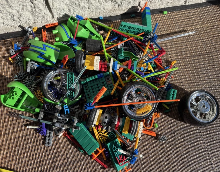 K'Nex Bulk Lot - With Instruction Books Carousel 4